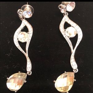 Beautiful earrings. Perfect condition